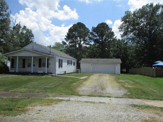 114 W Parrish St, Benton, IL 62812