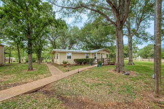 2520 Richmond St, Needville, TX 77461