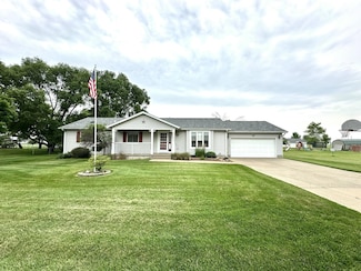 6713 Wellington Dr, Muscatine, IA 52761