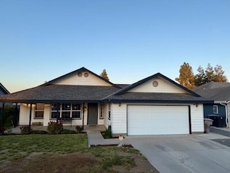 1100 N Greenwood St, Tulare, CA 93274