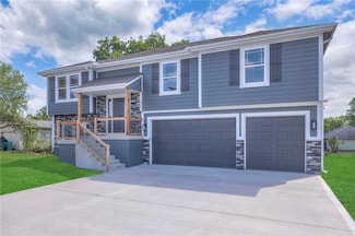 11805 E 211th St, Peculiar, MO 64078