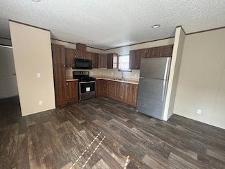 2607 Thornbury Ln, Almont, MI 48003
