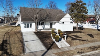 112 Front St, Freeport, NY 11520