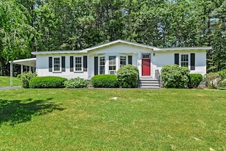 128 Sunrise Ln, Gardner, MA 01440