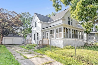 1013 Jameson St, Saint Paul, MN 55103