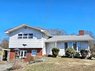 106 S Main St, Acushnet, MA 02743