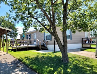 82 Randolph St, Mahomet, IL 61853