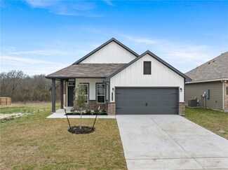 1370 Kingsgate Dr, Bryan, TX 77807