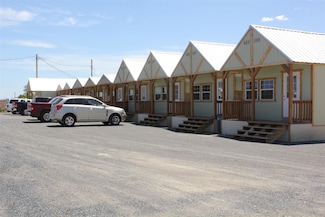 10 S Commerce St, Big Wells, TX 78830