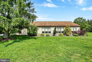 30 Foxanna Dr, Carlisle, PA 17015