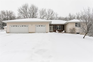 261 W 4th St, Riverside, IA 52327