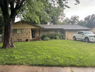 9336 W Briarwood Ct, Wichita, KS 67212