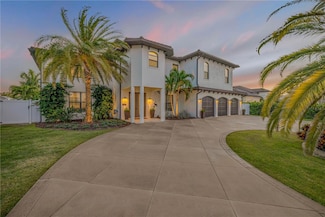 1212 Commodore Dr, New Smyrna Beach, FL 32168