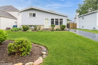 566 W Babcock Ave, Elmhurst, IL 60126