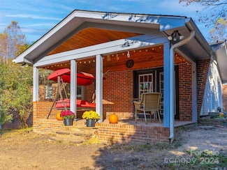 1000 Mountain View Church Rd, Zirconia, NC 28790