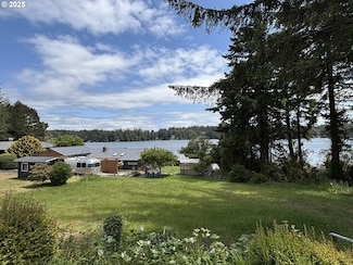4922 Lake Shore Dr, Florence, OR 97439