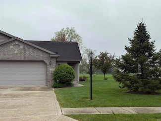 17 Clubview Dr, Hartford City, IN 47348