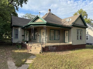 1415 E 6th St, Beardstown, IL 62618