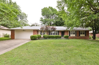 1351 E Walnut Lawn St, Springfield, MO 65804