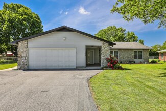 1208 Kemp Dr, Bolivar, MO 65613