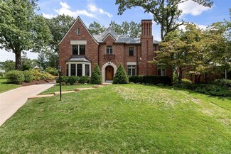 7231 Winchester Dr, Saint Louis, MO 63121