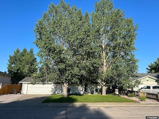 3657 Bighorn St, Torrington, WY 82240