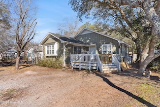 144 NE 6th St, Oak Island, NC 28465