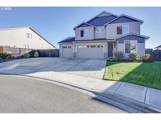 410 E 8th St, La Center, WA 98629