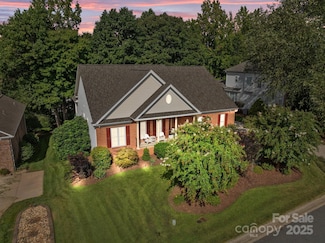 1525 Valhalla Dr, Denver, NC 28037