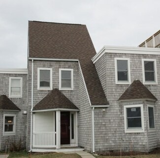 32 Commodore Ct, Hull, MA 02045