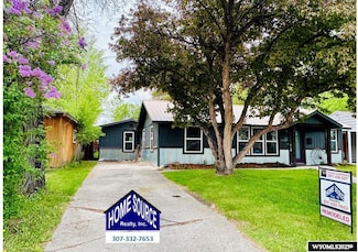737 Cascade St, Lander, WY 82520