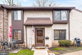 2201 Aspen Cir, Springfield, PA 19064