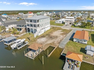 6095 6th St, Surf City, NC 28445