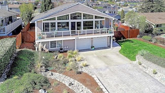 1490 Country Club Dr, Camano Island, WA 98282