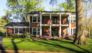 38 Ridge Point Dr, Chesterfield, MO 63017