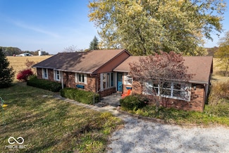 5245 W Thralls Ave, West Terre Haute, IN 47885