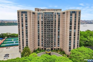 1512 Palisade Ave Unit 18J, Fort Lee, NJ 07024