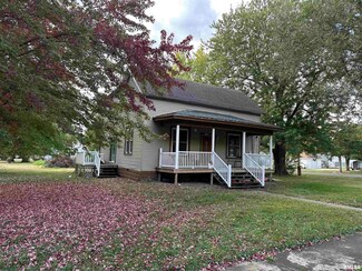 500 Albers St, Golden, IL 62339