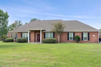 517 Colonial Dr, Lake Charles, LA 70611