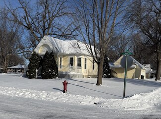 801 N Carver St, Winthrop, MN 55396