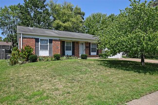 7415 Foxfield Dr, Hazelwood, MO 63042
