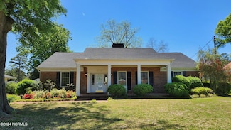 105 Finch St, Clinton, NC 28328