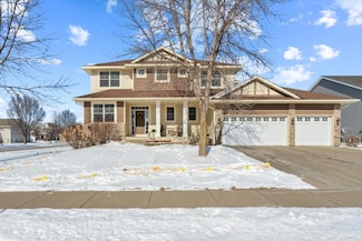 571 Jutland Ave, Shakopee, MN 55379