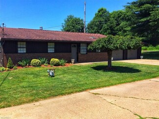 18 Oak Crest Dr, Washington, WV 26181