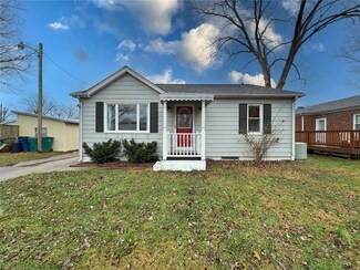 107 S Hickory St, Smithton, IL 62285