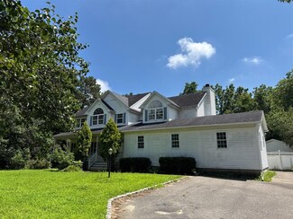 84 Robinson Ave, Medford, NY 11763