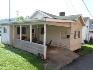 153 1/2 E Elm St, Waynesburg, PA 15370