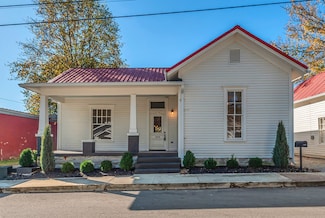 209 W 13th St, Columbia, TN 38401