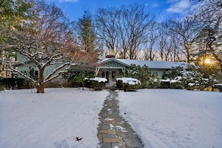 75 Maugus Ave, Wellesley Hills, MA 02481