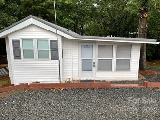 112 Meadowview Cir, New London, NC 28127
